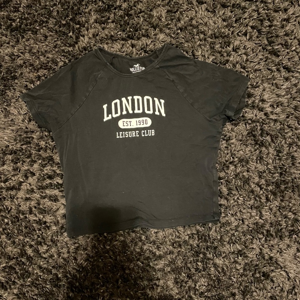 Hollister Black Graphic Baby Tee Women’s Size Medium
